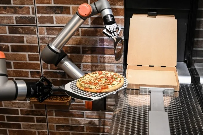 A New Pizzeria Operated Entirely By Robots Make its Debut in Paris