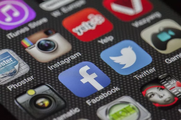Should social media face-altering filters be regulated?